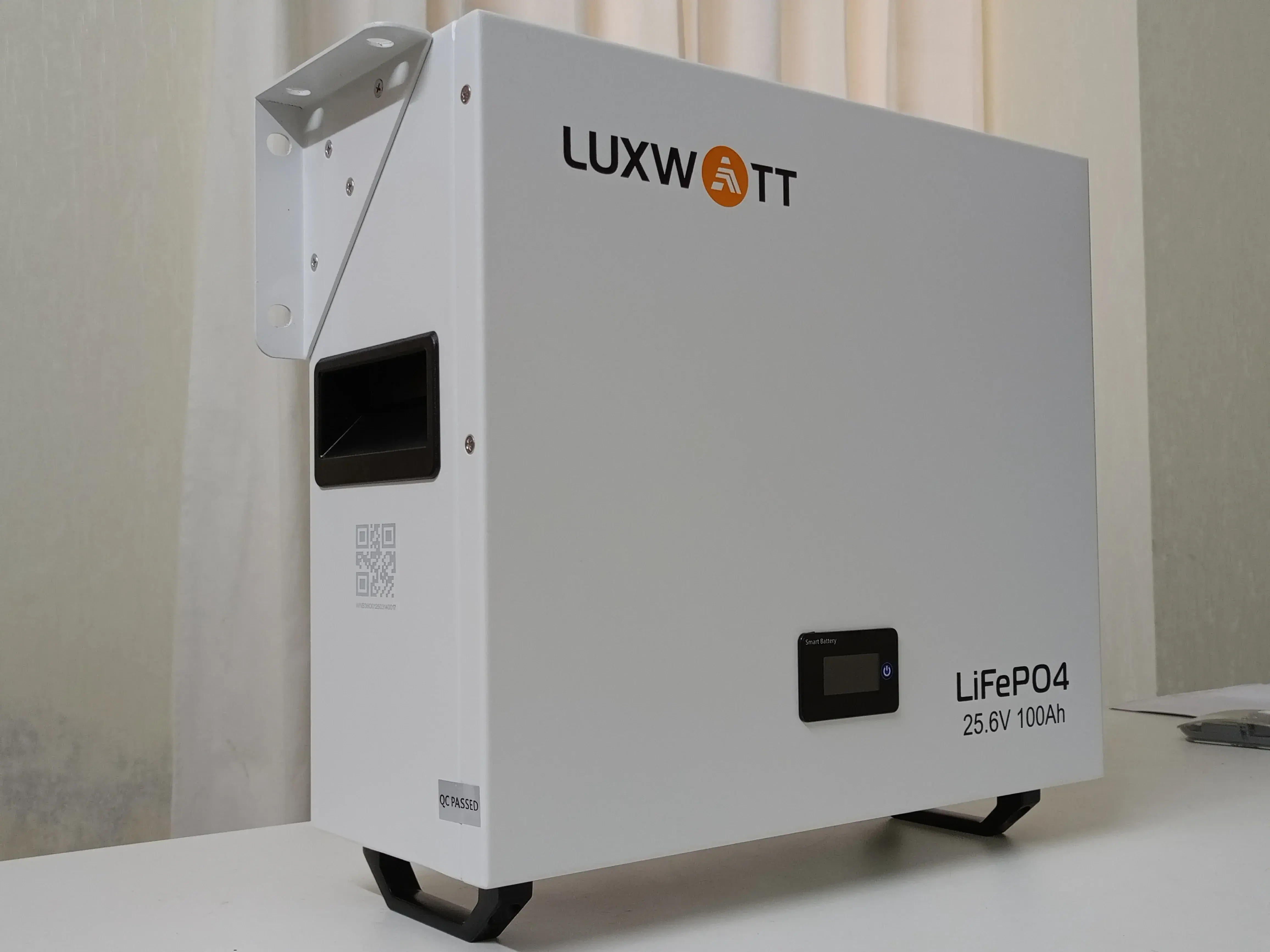 Luxwatt 25.6V 100Ah Wall Mount LiFePO4 Battery with LED Display ES-BOX38S